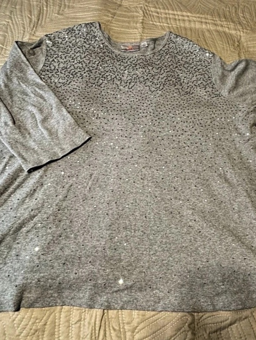 Quacker Factory Sequin Short Sleeve Top in Gray Size 2X